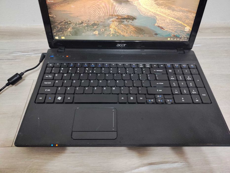 Продавам работещ лаптоп Aspire 5736Z