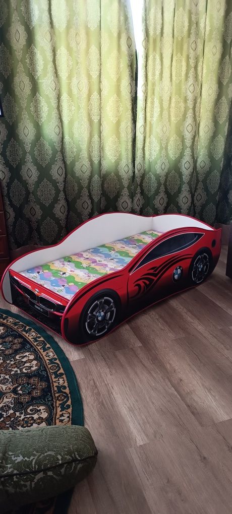 Продам детскую кровать- машинка.
