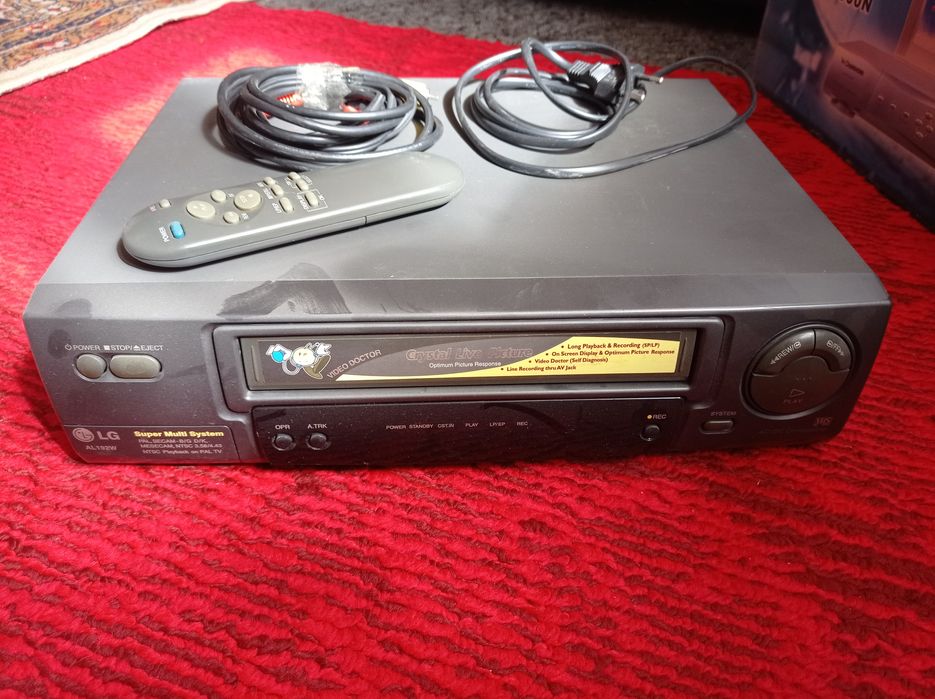 Видеомагнитофон LG