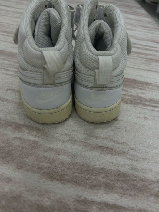 Бели найк кецове за зимата