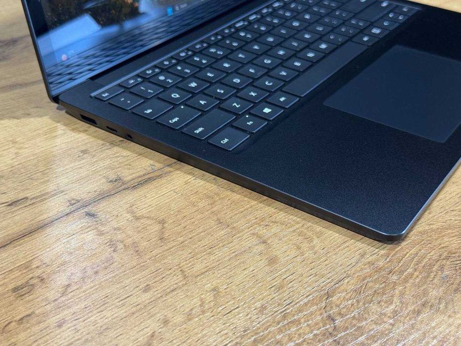 Microsoft Surface Laptop 3 / i7 1065G7 / 16Gb - США