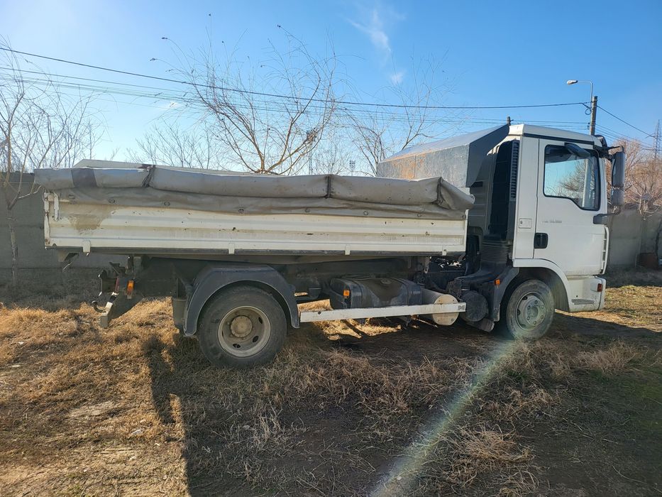 Transport moloz, nisip, balast, pământ negru etc