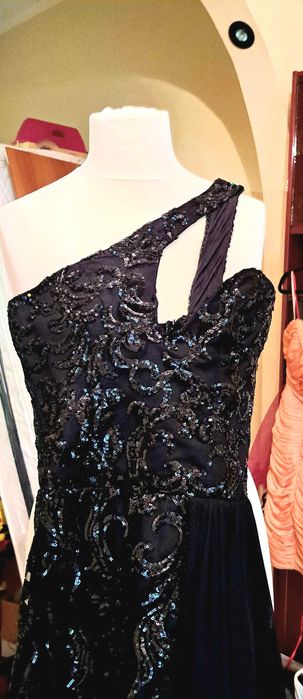 Rochie noua, din dantela cu trena