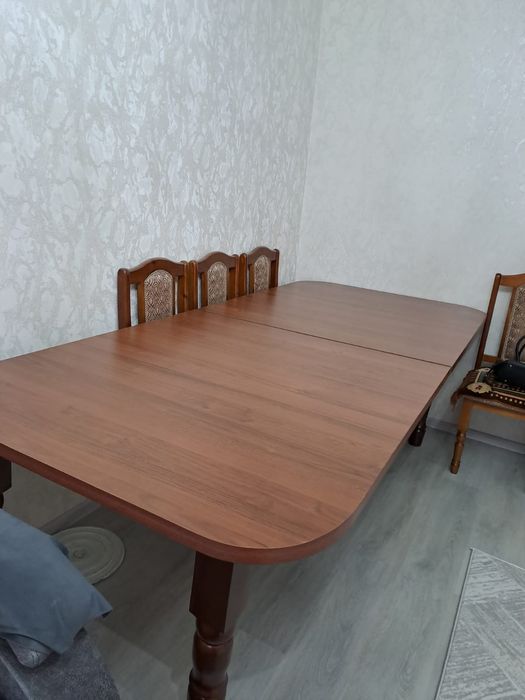 Продам стол ,стулья