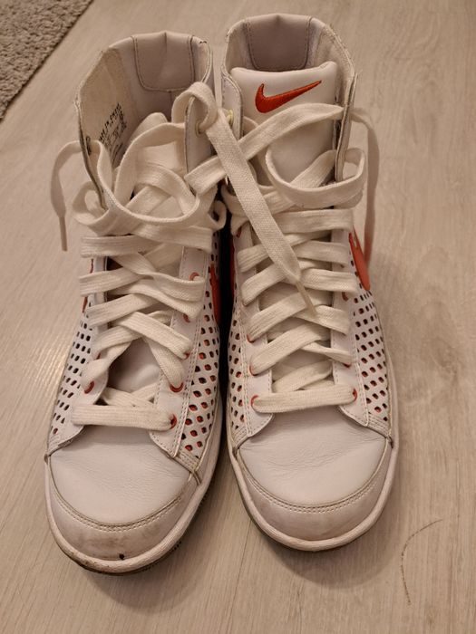 Tenisi inalti Nike