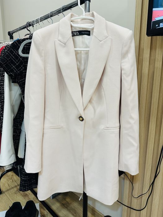 Бледо розов блейзър Zara