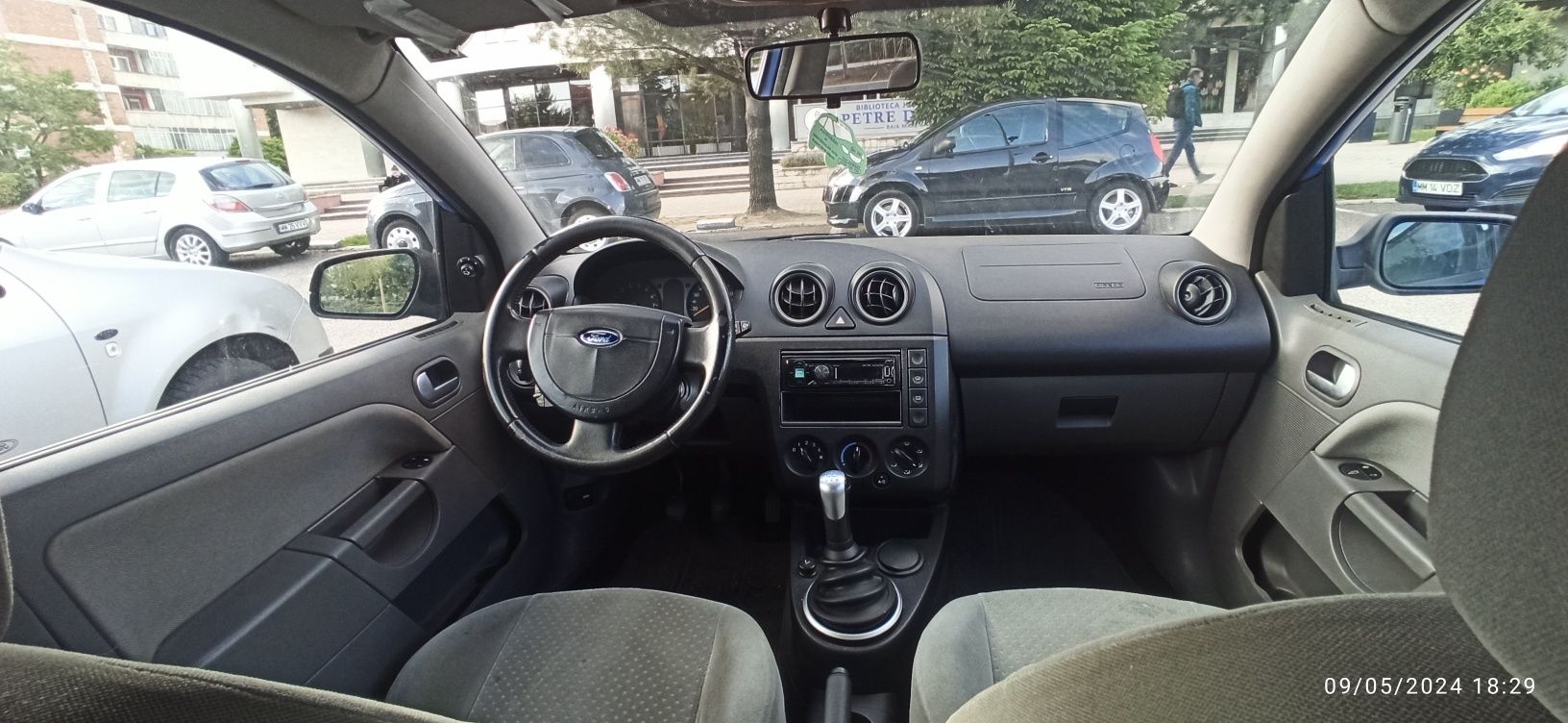 Ford Fiesta Ghia 2002 inmatriculat si in stare perfecta de functionare