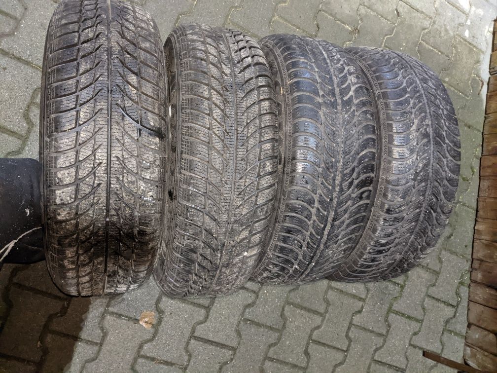 Vând sau schimb jenti  aluminiu BMW 5x120  R15 cu cauciucuri iarna