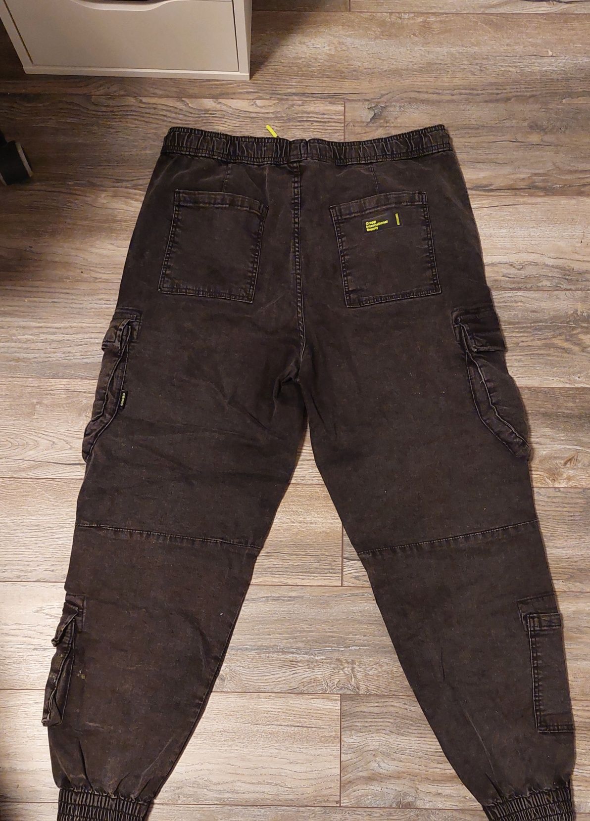Pantaloni cargo negri CROPP