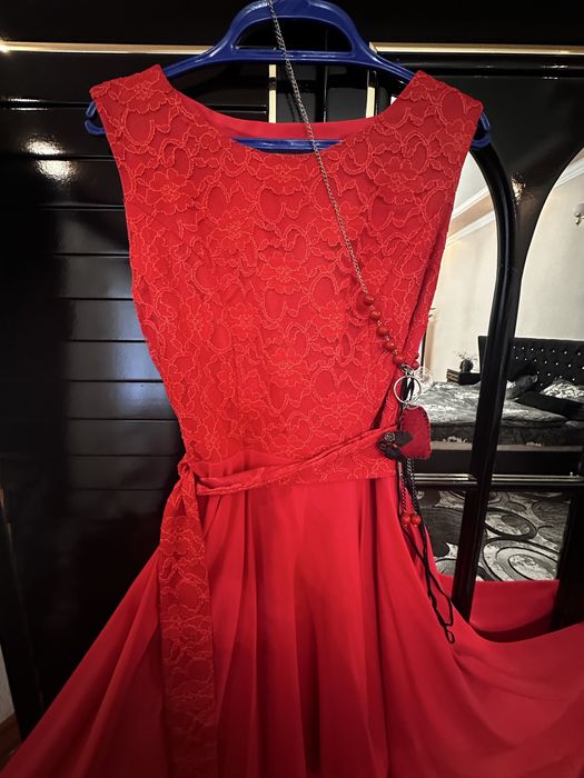 Платье нарядное со шлейфом. Турция