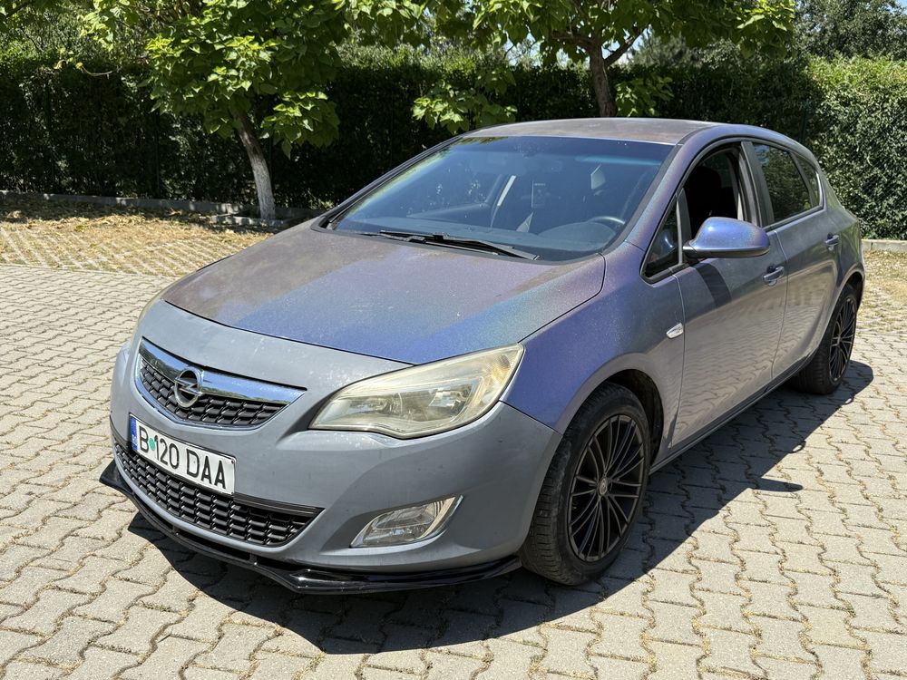 Opel Astra J 1.7 CDTI 2011