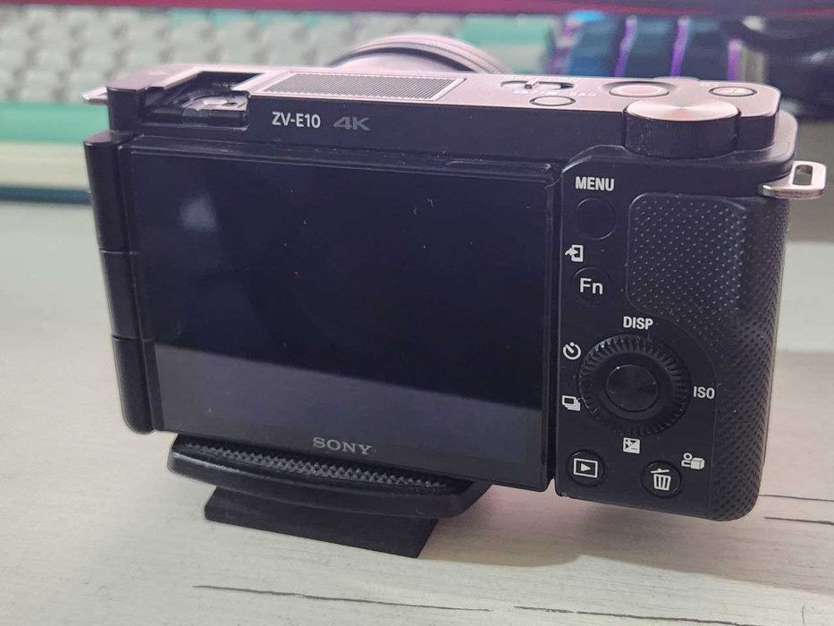 Продаю камеру SONY ZV E-10