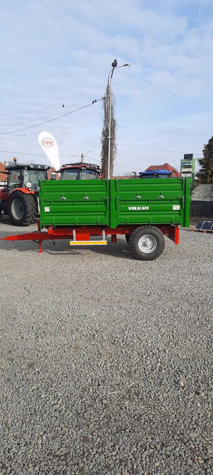 Remorca agricola 5 T, basculare pe 3 parti cu frana pneumatica