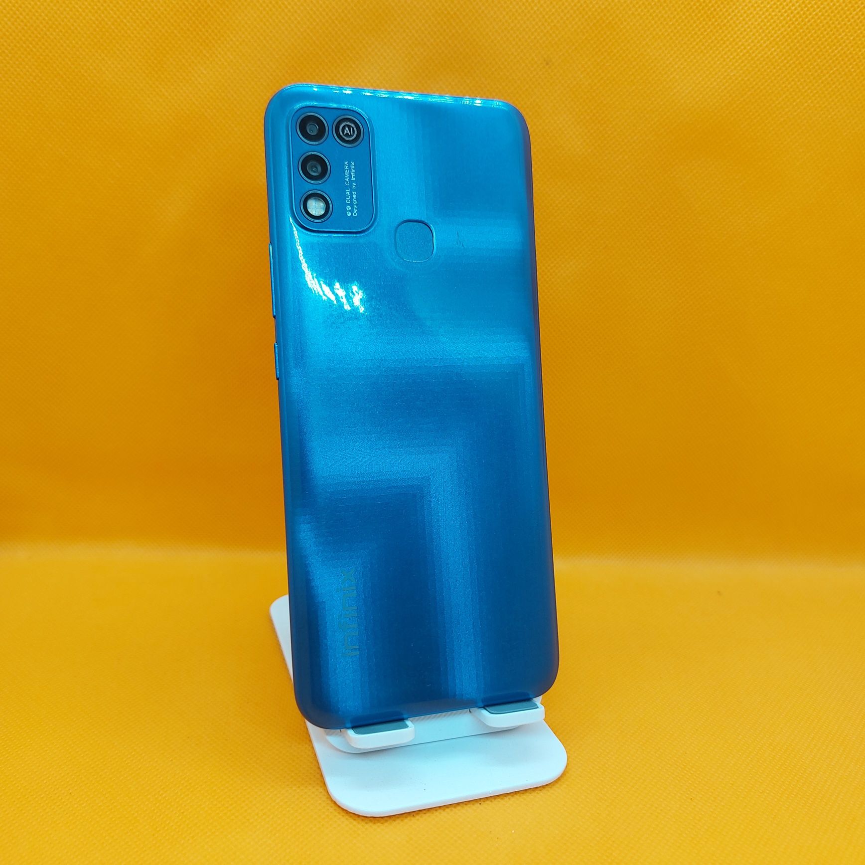 Infinix Hot 11play srochna sotiladi