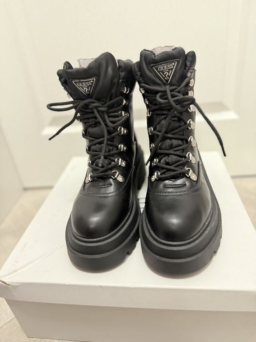 Кожени боти Guess