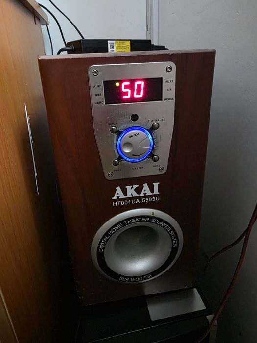 Sistem 5.1 akai in stare buna de funcționare.