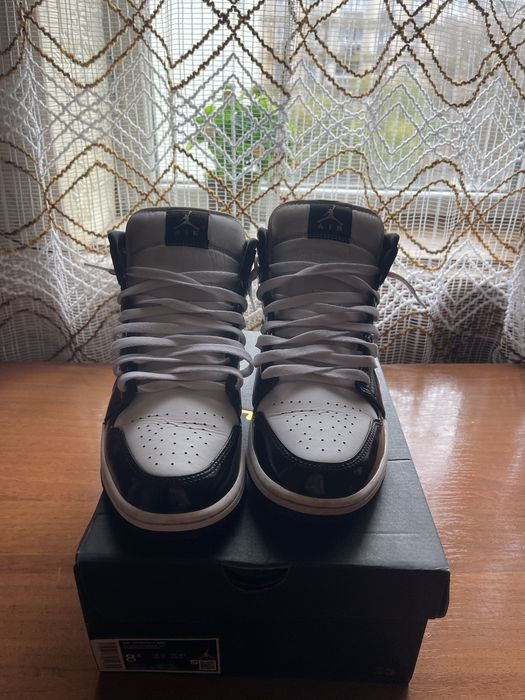 Air Jordan 1 Mid SE "Black/Gold Patent Leather