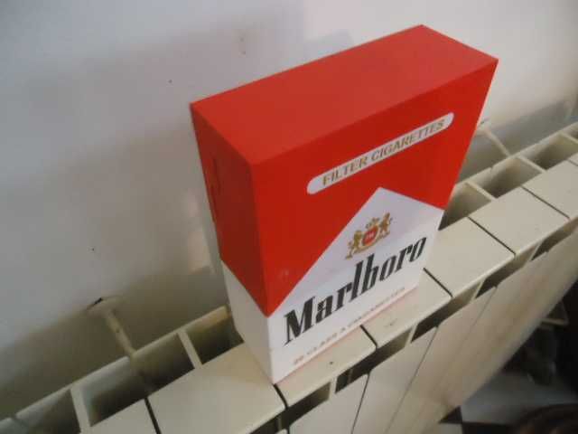 Marlboro рекламна кутия.