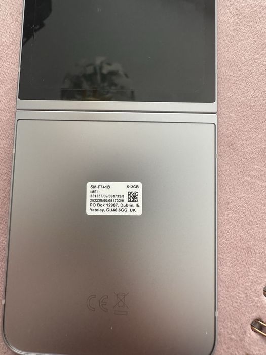 Samsung Galaxy Z Flip6 – 512 GB – stare excelentă