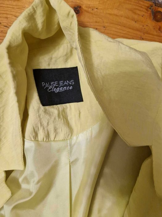 Жълто сако, дълго