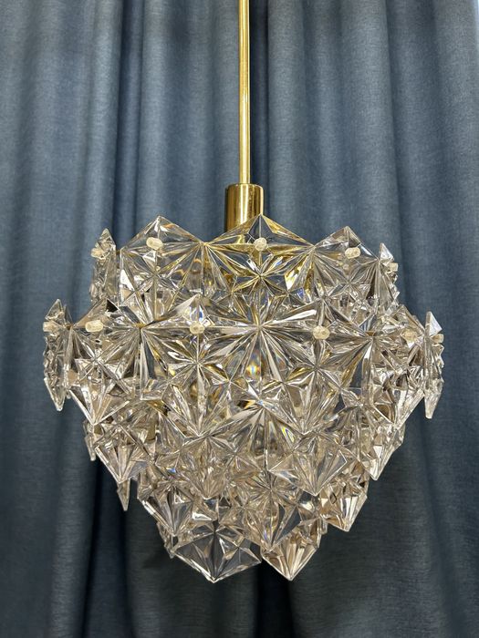 Продам разные люстры: хрустальные «Искра», фарфоровые СССР