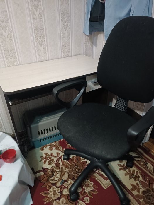 Продам компьютер ный стол