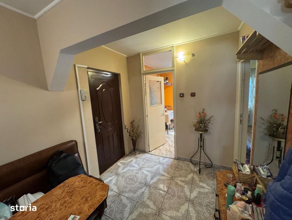 Apartament cu 3 camere , decomandat, etaj IV din IV, Blv. Independente