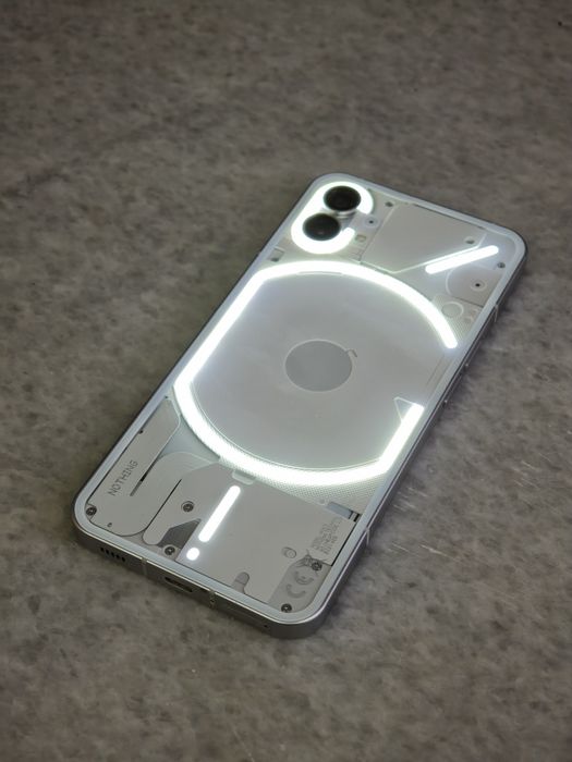 Продам смартфон Nothing phone 1