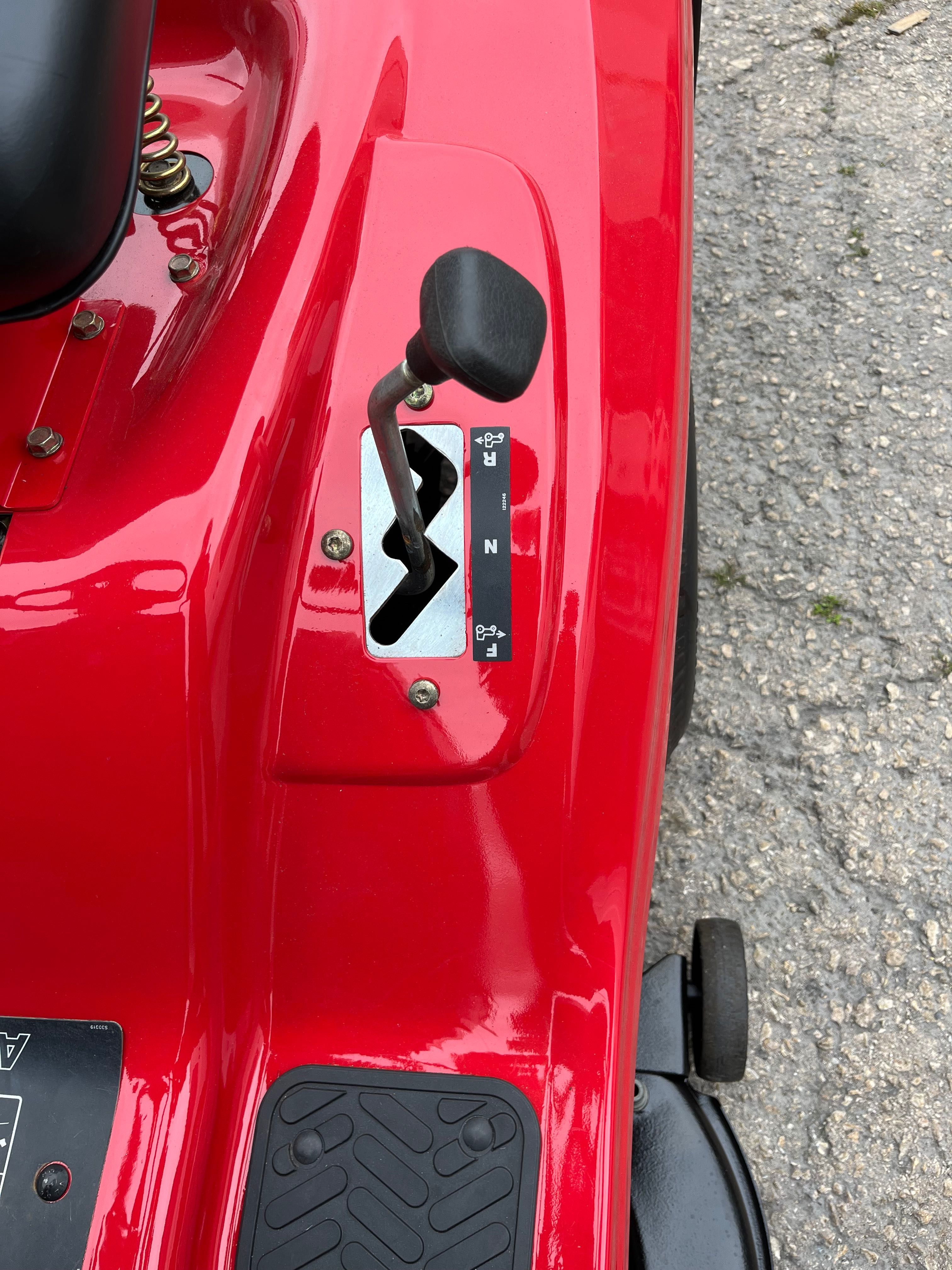 Тракторна косачка MTD Briggs 17.0hp почти нова