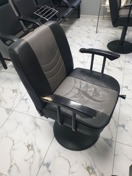 Продаются Парикмахерские кресла.