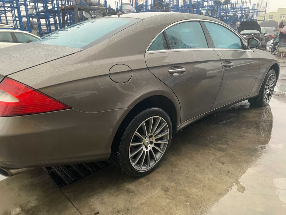 Dezmembrez mercedes cls w219/cls 350 benzina/bara fata cls/capota/usa/