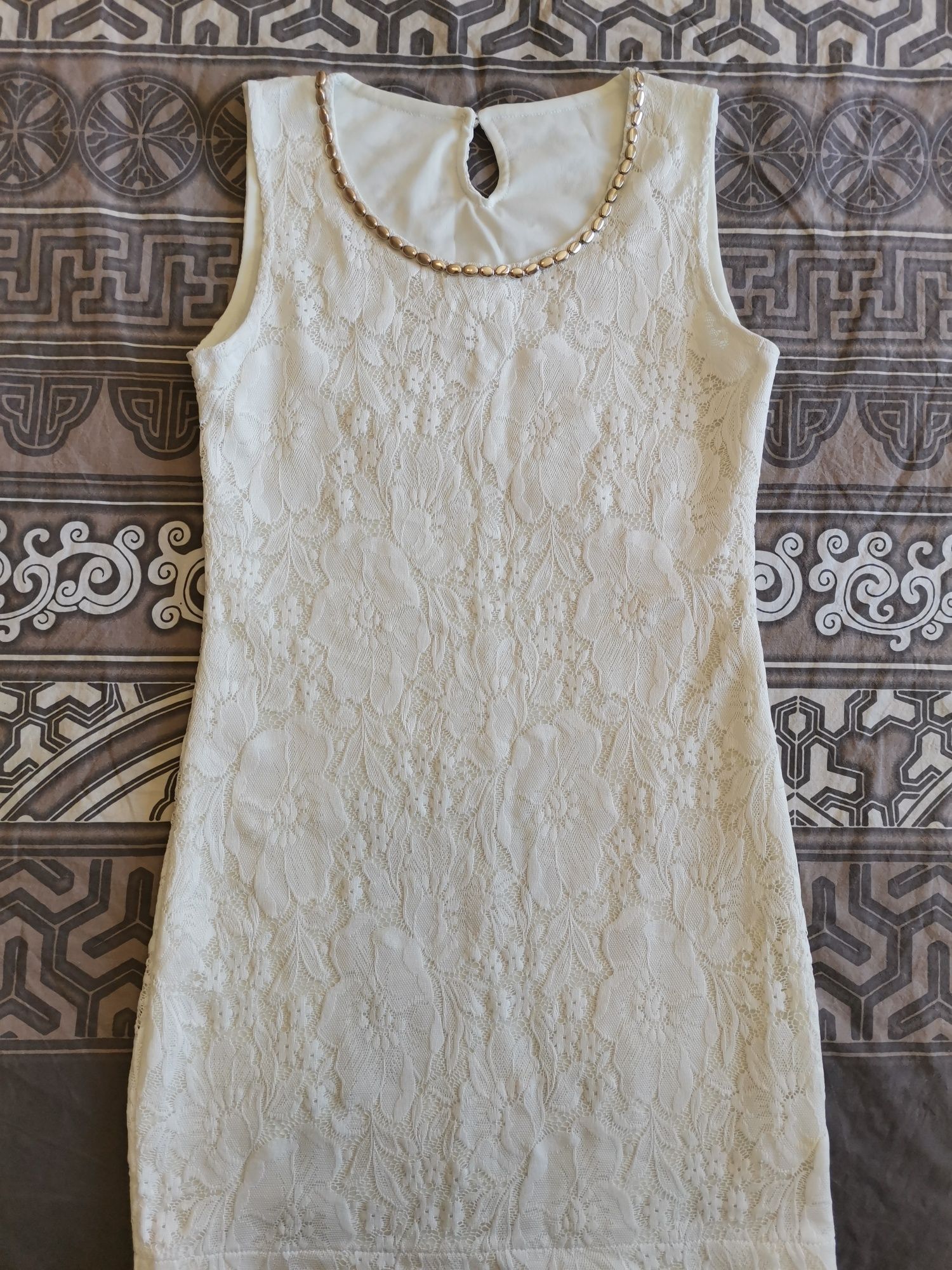 Къса бяла бутикова рокля