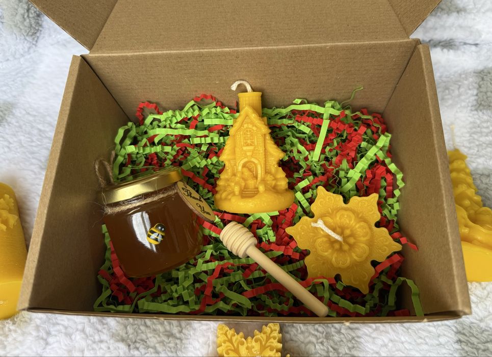 Подаръчни коледни кутии - с восъчни свещи и натурални пчелни продукти