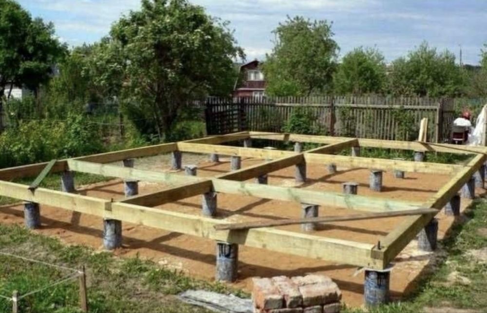 Case din lemn sau structură metalică