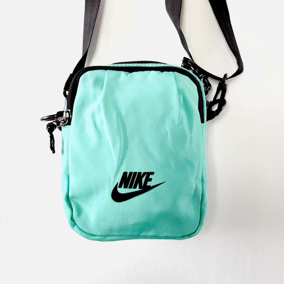 Чанта/чантичка Найк (Nike)