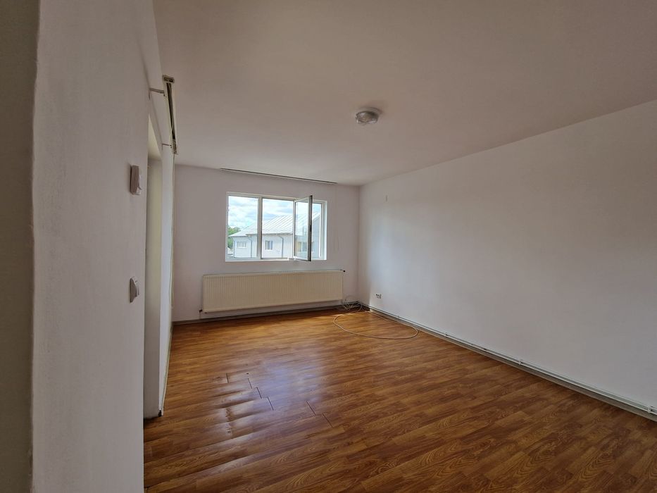 Închiriez sau Vind vila spațioasă in Ştefăneşti