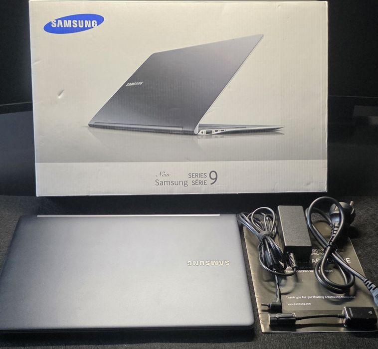 Samsung NP900X3E-A01RO – Ultrabook premium 13.3”, impecabil, i5 + SSD