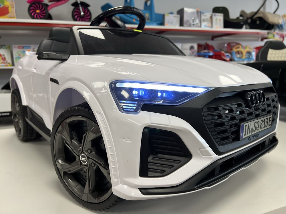 Детска акумулаторна кола Audi RSQ8