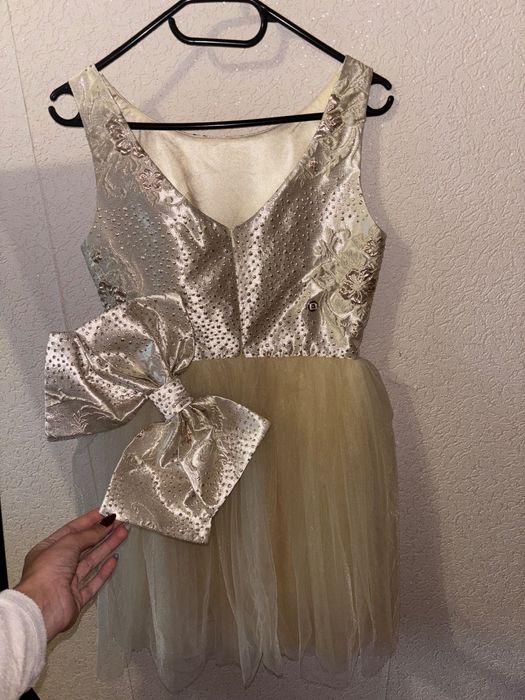 Рокля с панделка