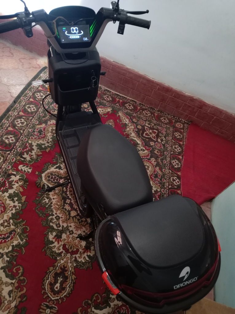 skuter sotiladi holati yaxshi yangi