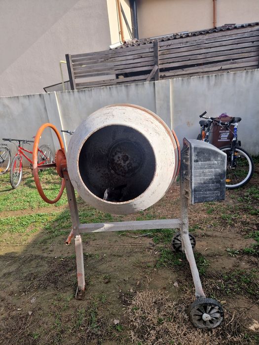 Închiriez popi metalici Teuri Betonieră 180 l generator și schelă alum