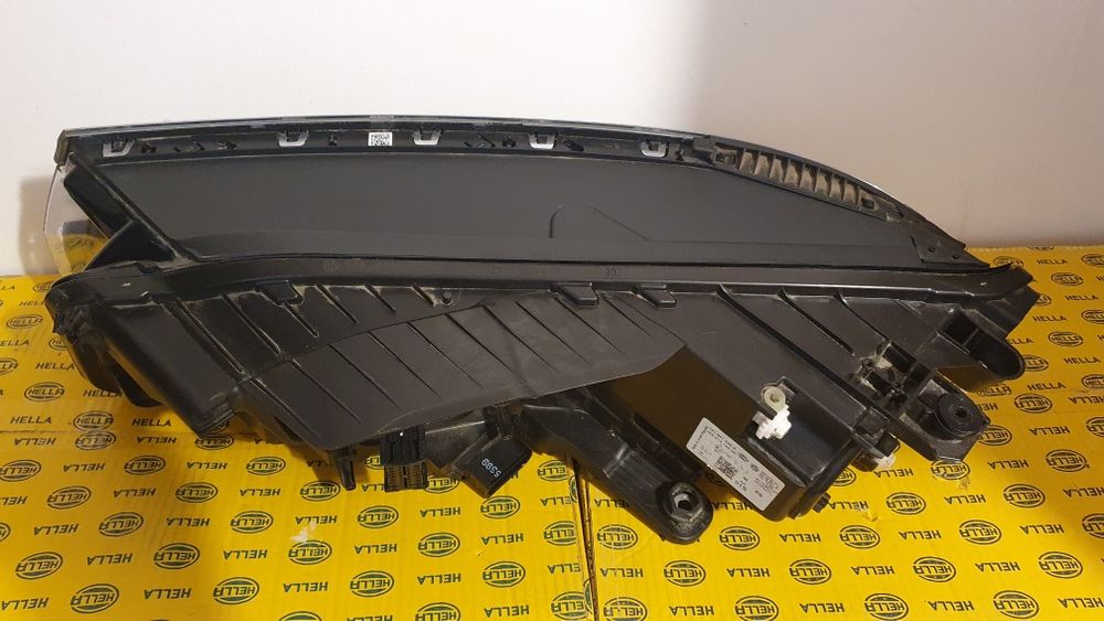 Far dreapta full led adaptiv VW Touareg 3