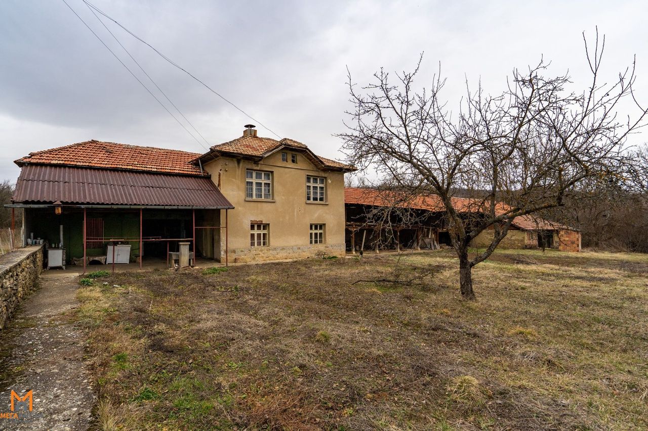 Продава се Къща в Севлиево - 347 кв.м за 74 €/кв.м - Снимка #1
