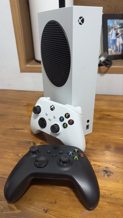 Xbox series s + 2 джойстика