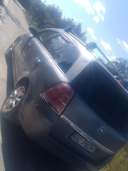 Vând Opel Zafira B