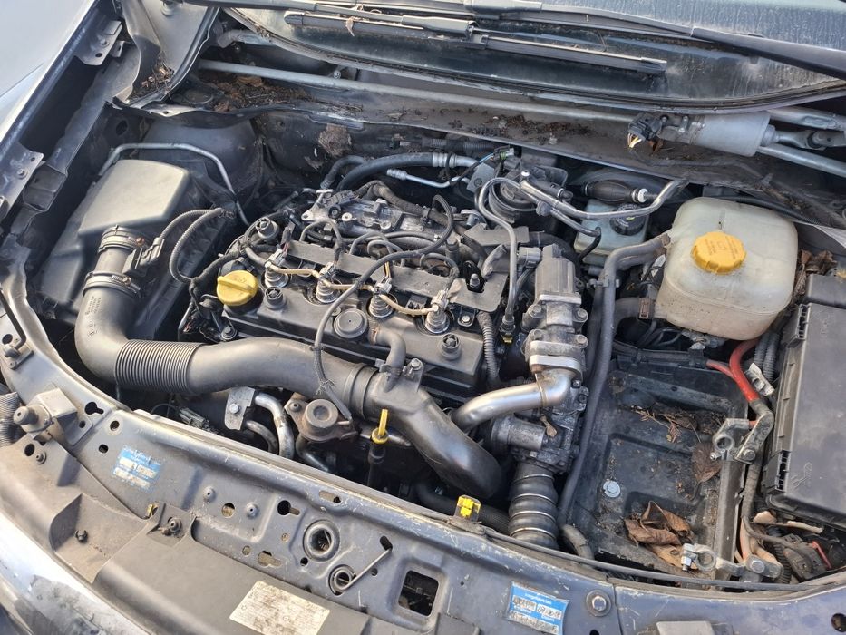 Dezmembrez Opel Zafira 1.7 cdti