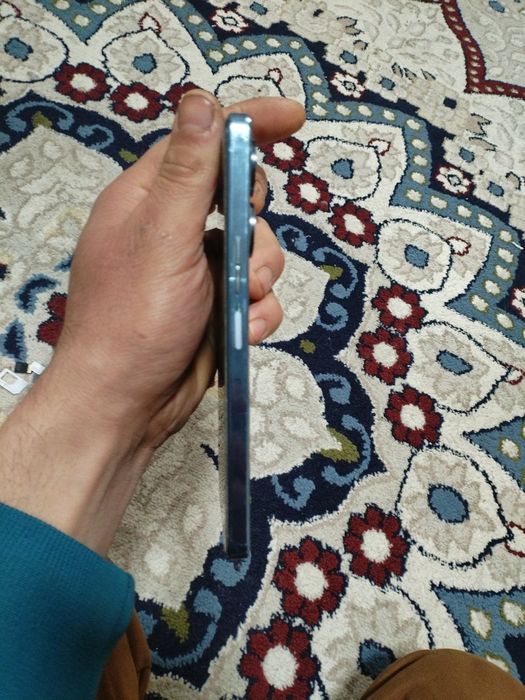 Tecno comon 19pro srochna sotiladi 
Xotirasi 8/128
Holati oʻrta (orqa