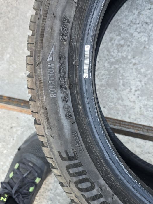 2 Броя 205/50/17 Bridgestone 7mm 21dot