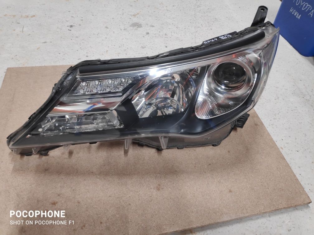 Ляв фар Toyota Rav4/ Тойота Рав 4 2014г.
