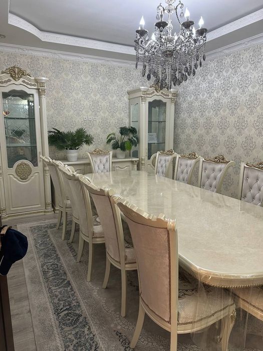 Мебель комлект, стол стул, камот,стенка пенал 2 та